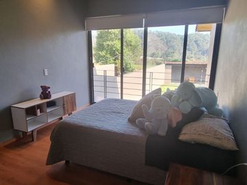 MODERNA CASA EN VENTA, VALLE DE BRAVO