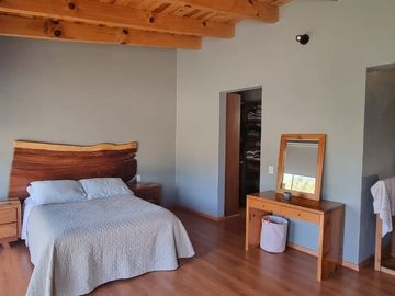 MODERNA CASA EN VENTA, VALLE DE BRAVO