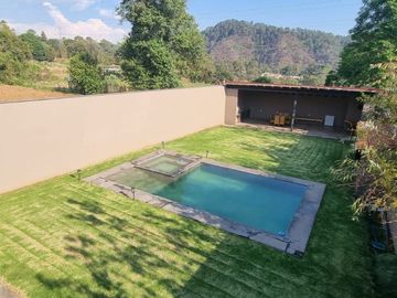 MODERNA CASA EN VENTA, VALLE DE BRAVO