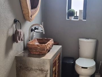 MODERNA CASA EN VENTA, VALLE DE BRAVO
