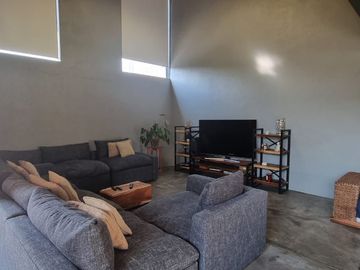 MODERNA CASA EN VENTA, VALLE DE BRAVO