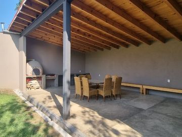MODERNA CASA EN VENTA, VALLE DE BRAVO