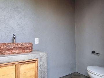 MODERNA CASA EN VENTA, VALLE DE BRAVO