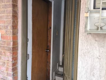 VENDO CASA DE 4 PISOS CON 3 APARTAMENTOS Y TERRAZA CUBIERTA
