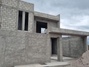 Vendo Casa de 2 Pisos, 4 Recámaras, Al Sur de Pachuca, Fracc. Esmeralda.