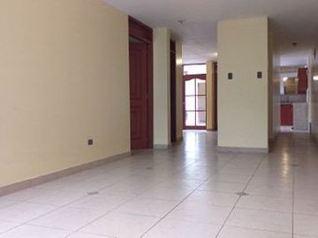 VENTA CASA CHACLACAYO CERCA A LA PLAZA PRINCIPAL