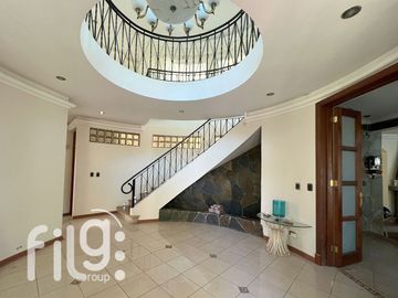 OPORTUNIDAD VENDO GRAN CASA VIÑA DE MAR 10 DORM, 7 BAÑOS, ESTAC.,BOD.