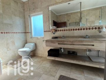 OPORTUNIDAD VENDO GRAN CASA VIÑA DE MAR 10 DORM, 7 BAÑOS, ESTAC.,BOD.