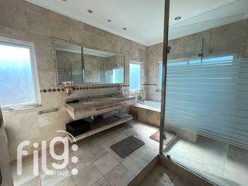 OPORTUNIDAD VENDO GRAN CASA VIÑA DE MAR 10 DORM, 7 BAÑOS, ESTAC.,BOD.