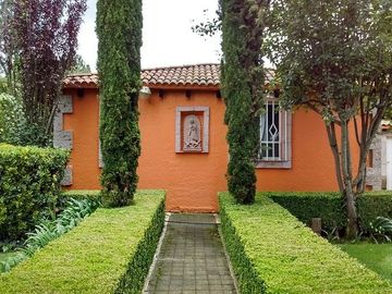 CASA EN UN SOLO NIVEL CERCA DE LOS ENCINOS