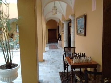 CASA EN UN SOLO NIVEL CERCA DE LOS ENCINOS