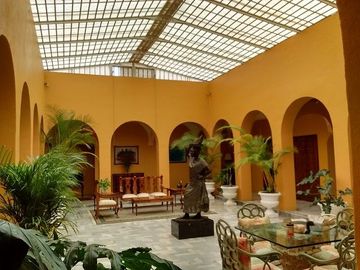 CASA EN UN SOLO NIVEL CERCA DE LOS ENCINOS