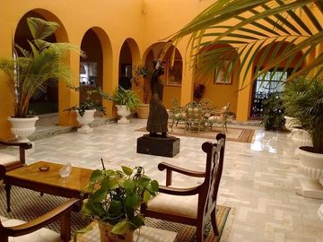 CASA EN UN SOLO NIVEL CERCA DE LOS ENCINOS