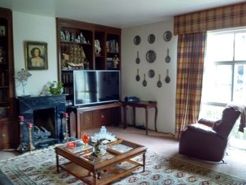 CASA EN UN SOLO NIVEL CERCA DE LOS ENCINOS