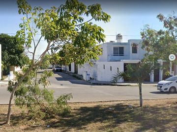 Casa en Fracc. Diamante Paseos de Opichen, Mérida, Yucatán. *Remate Bancario*.