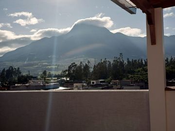 Venta-Cotacachi, espectacular casa a estrenar 175 m2 3 hab