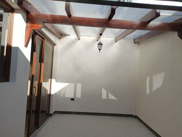 Venta-Cotacachi, espectacular casa a estrenar 175 m2 3 hab