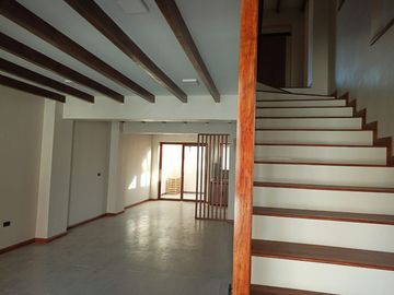 Venta-Cotacachi, espectacular casa a estrenar 175 m2 3 hab