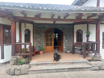 GRAN TERRENO CON CASA TIPO HACIENDA EN TUMBACO LA VIÑA ALTA