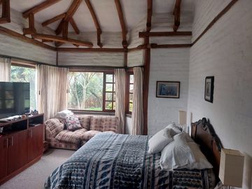GRAN TERRENO CON CASA TIPO HACIENDA EN TUMBACO LA VIÑA ALTA