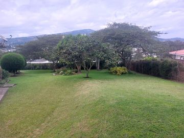 GRAN TERRENO CON CASA TIPO HACIENDA EN TUMBACO LA VIÑA ALTA