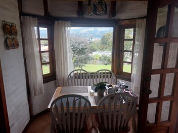 GRAN TERRENO CON CASA TIPO HACIENDA EN TUMBACO LA VIÑA ALTA