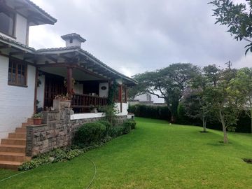 GRAN TERRENO CON CASA TIPO HACIENDA EN TUMBACO LA VIÑA ALTA