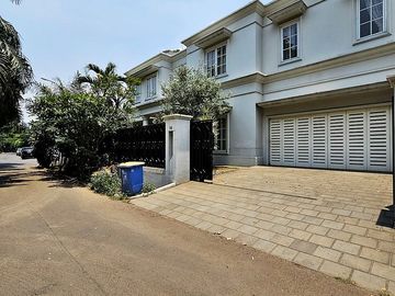 Rumah MEWAH Area Premium Dukuh Patra Kuningan Jakarta Selatan