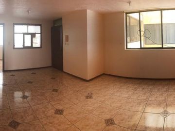 Inversionistas. Sector SOLCA. Se vende Edificio de 4 departamentos arrendados  y un local.