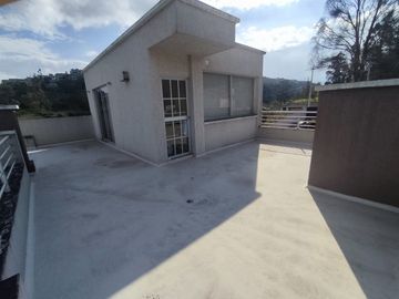 Venta Terreno urbano con dos casas unifamiliares en Pomásqui x Colegio Francés, construcción 415M2, terreno 1000M2, $315.000