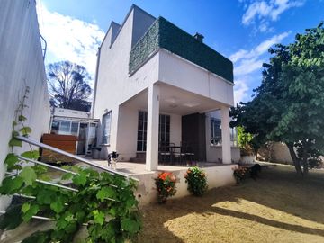 Venta Terreno urbano con dos casas unifamiliares en Pomásqui x Colegio Francés, construcción 415M2, terreno 1000M2, $315.000