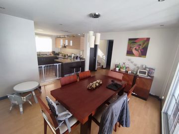 Venta Terreno urbano con dos casas unifamiliares en Pomásqui x Colegio Francés, construcción 415M2, terreno 1000M2, $315.000