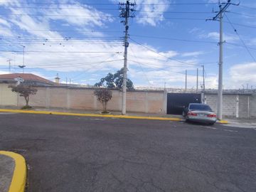Venta Terreno urbano con dos casas unifamiliares en Pomásqui x Colegio Francés, construcción 415M2, terreno 1000M2, $315.000