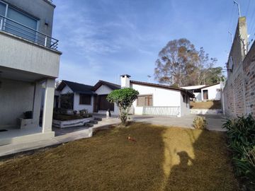Venta Terreno urbano con dos casas unifamiliares en Pomásqui x Colegio Francés, construcción 415M2, terreno 1000M2, $315.000