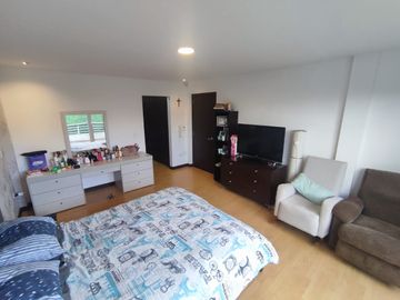 Venta Terreno urbano con dos casas unifamiliares en Pomásqui x Colegio Francés, construcción 415M2, terreno 1000M2, $315.000