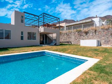 CASAS EN CHAPALA JALISCO, CONSTRUIDAS EN UNA SOLA PLANTA, CON ROOF GARDEN Y VISTA HACIA LA LAGUNA!