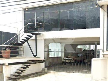 LOCAL COMERCIAL DE 232 METROS