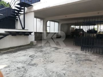 LOCAL COMERCIAL DE 232 METROS