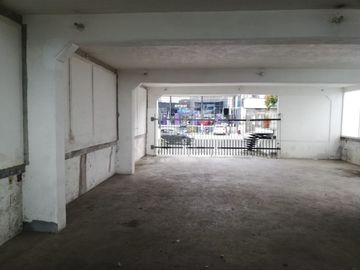 LOCAL COMERCIAL DE 232 METROS
