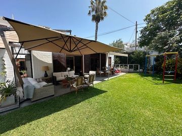 CASA EN VENTA EN MIRAFLORES CERCA A PARQUE