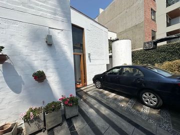 CASA EN VENTA EN MIRAFLORES CERCA A PARQUE