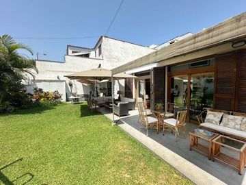 CASA EN VENTA EN MIRAFLORES CERCA A PARQUE