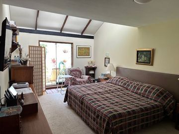 CASA EN VENTA EN MIRAFLORES CERCA A PARQUE