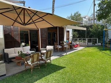 CASA EN VENTA EN MIRAFLORES CERCA A PARQUE