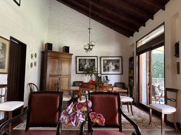 CASA EN VENTA EN MIRAFLORES CERCA A PARQUE