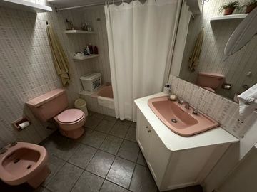 CASA EN VENTA EN MIRAFLORES CERCA A PARQUE