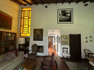 CASA EN VENTA EN MIRAFLORES CERCA A PARQUE