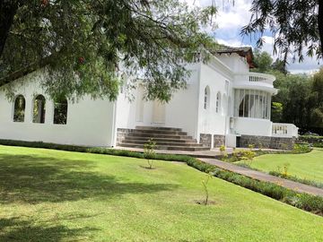 OPORTUNIDAD MAGNIFICA QUINTA EN CONOCOTO VIA AMAGUAÑA