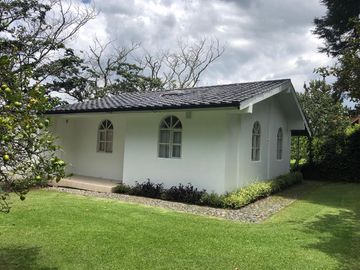 OPORTUNIDAD MAGNIFICA QUINTA EN CONOCOTO VIA AMAGUAÑA