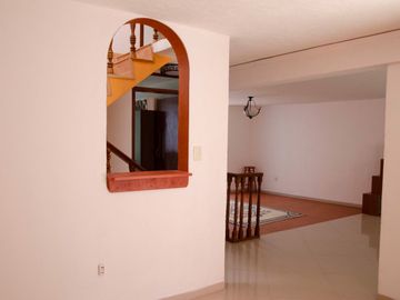 Casa en Venta en Jardines de Satélite, para remodelar